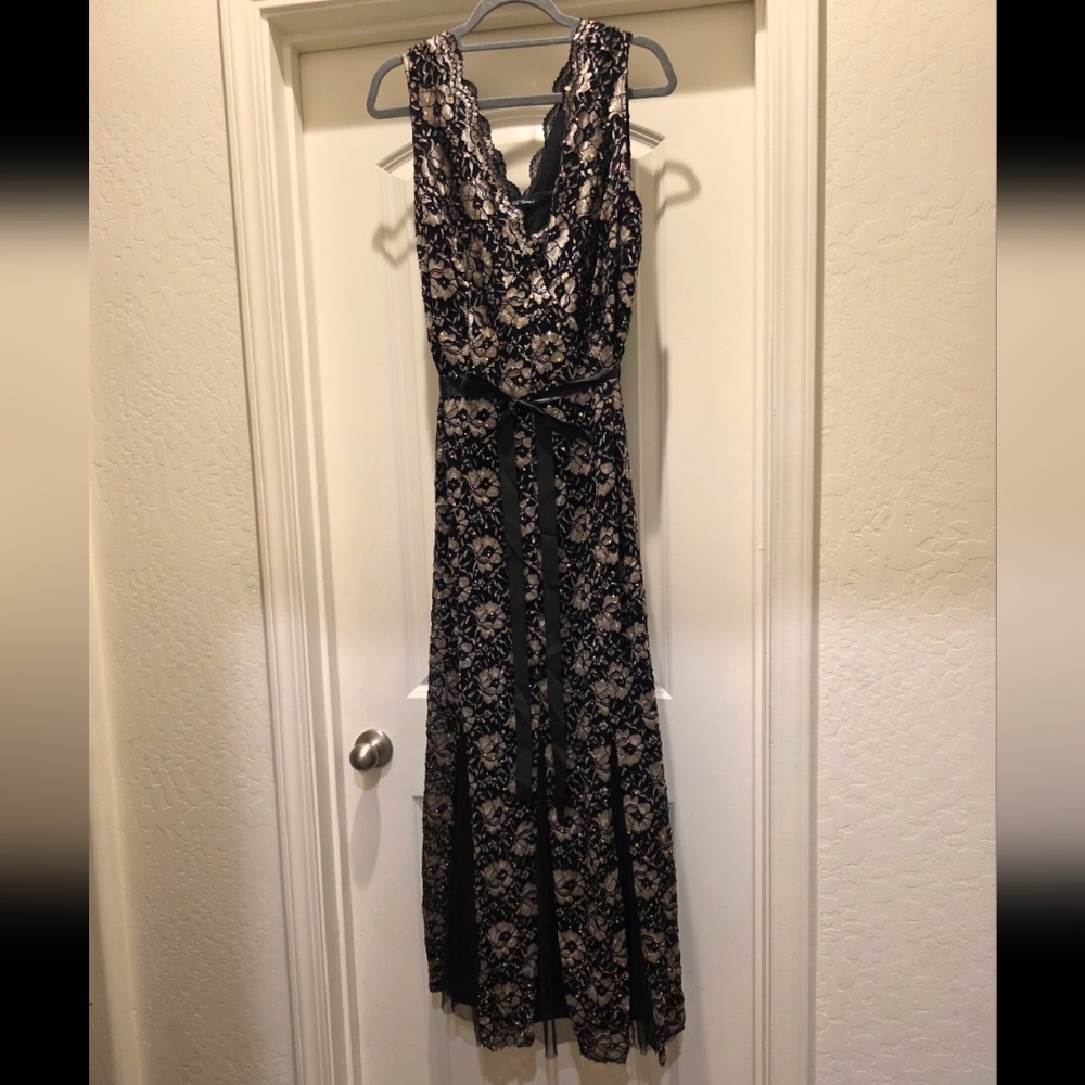 Elegant Black and Cream Lace Dress